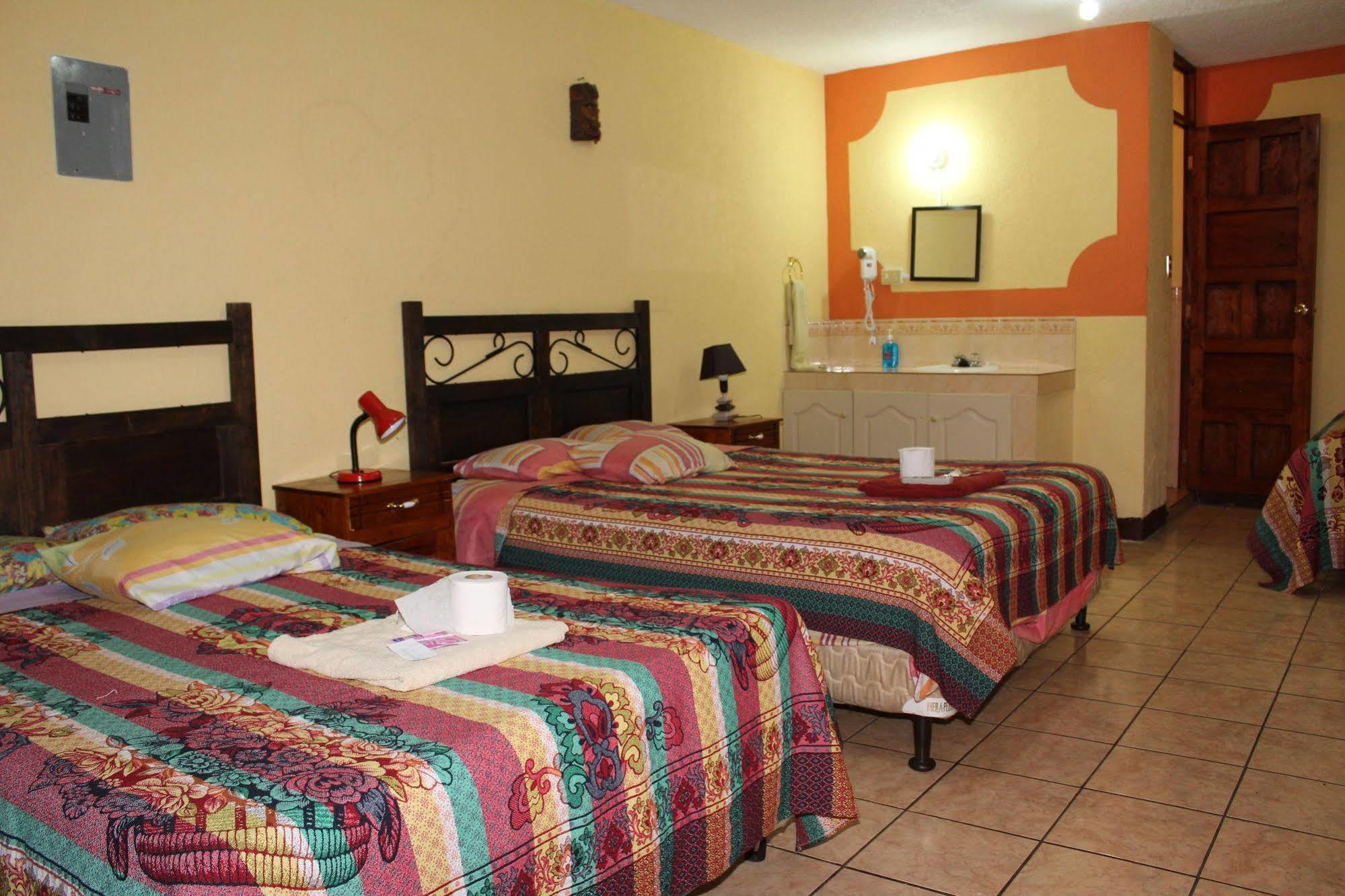 Hotel Kasa Kamelot Quetzaltenango Extérieur photo