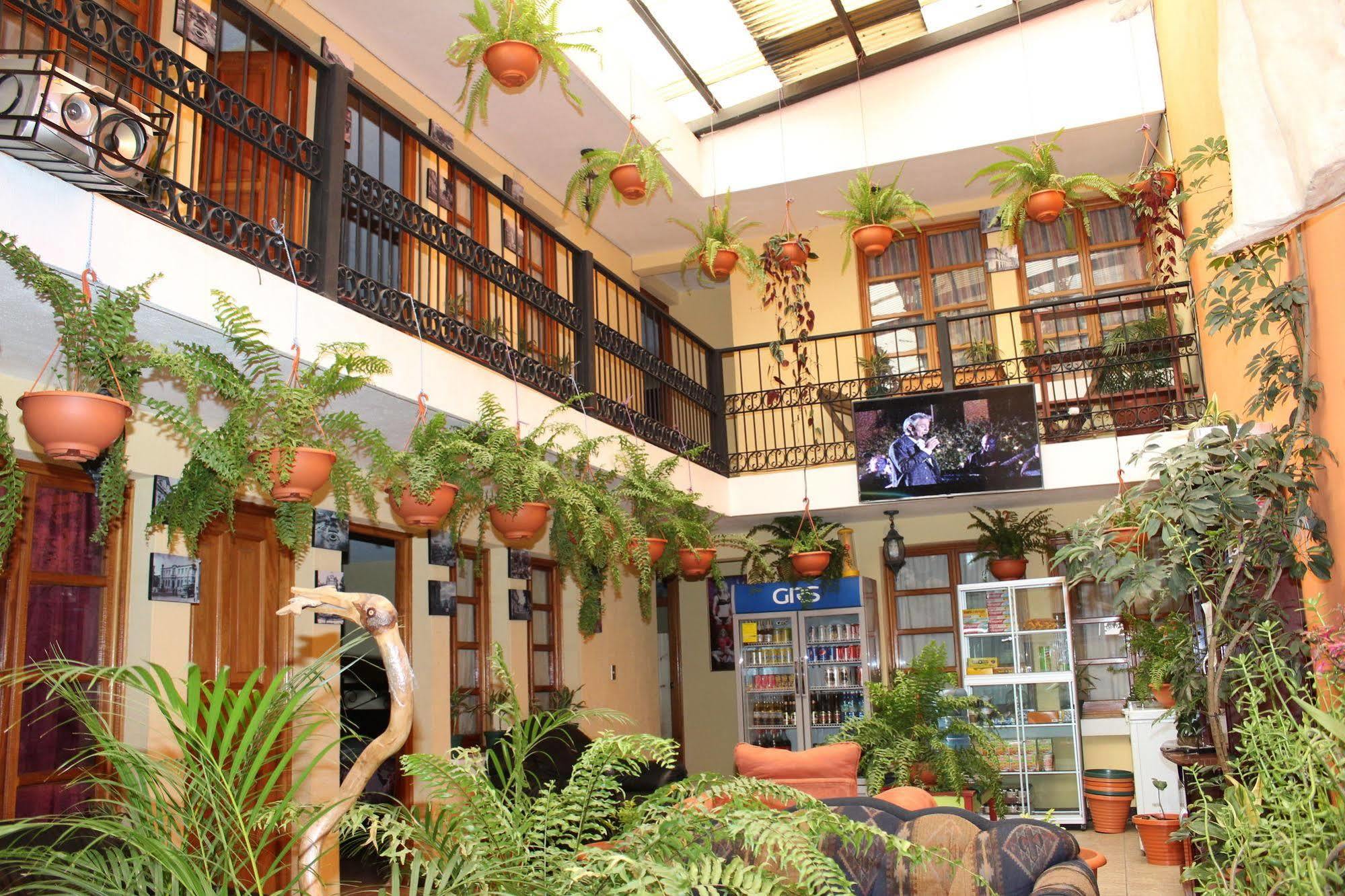 Hotel Kasa Kamelot Quetzaltenango Extérieur photo